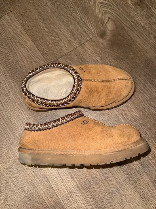 UGG Women’s Chestnut Suede Slip-On Moccasin Slippers - Picture 2 of 5